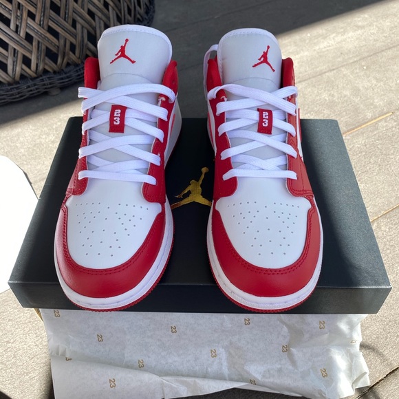 SOLD ❤️ Jordan 1 Low Gym Red White - Picture 2 of 7